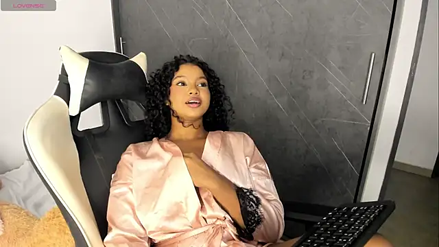 chloe ebony  online show from July 24, 2026, 1:01 am