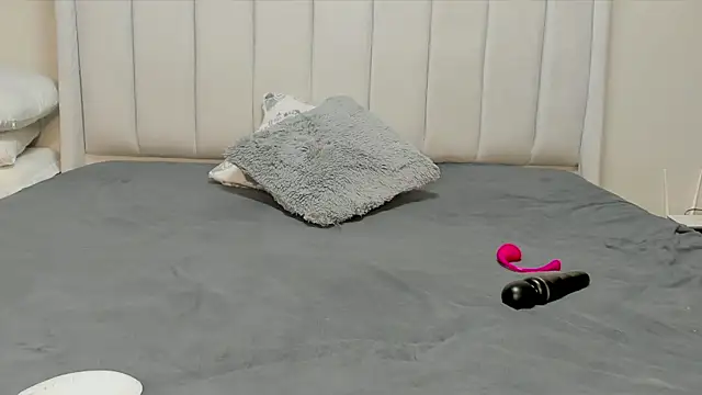  heavenlysent online show from April 1, 2026, 1:30 am