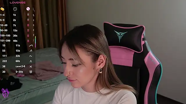 Fiona-Love online show from October 31, 2025, 3:30 pm