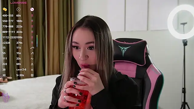 Fiona-Love online show from December 2, 2025, 4:30 pm