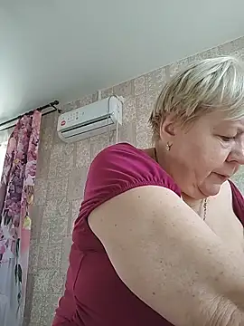 EffectFiona online show from April 6, 2026, 3:57 am