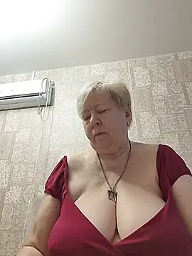 EffectFiona online show from April 7, 2026, 12:56 am