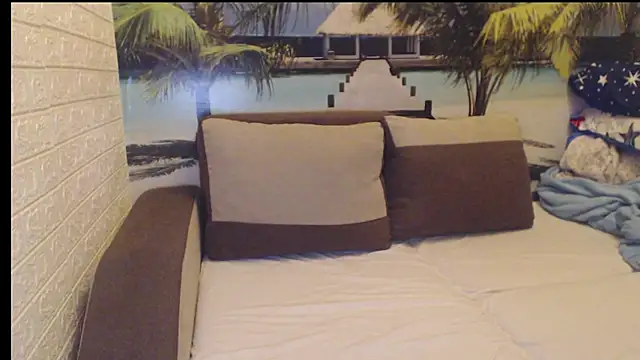 Snapshot of Queen__Natasha chatting on September 17, 2025, 9:06 pm Queen Natasha online show from September 17, 2025, 9:06 pm