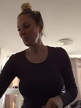 Snapshot of MaviePearl chatting on January 31, 2025, 7:39 am MaviePearl online show from January 31, 2025, 7:39 am