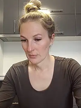 Snapshot of MaviePearl chatting on February 27, 2025, 9:29 am MaviePearl online show from February 27, 2025, 9:29 am