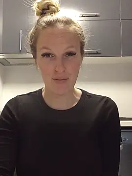 Snapshot of MaviePearl chatting on February 3, 2025, 8:46 am MaviePearl online show from February 3, 2025, 8:46 am