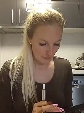 Snapshot of MaviePearl chatting on January 23, 2025, 9:08 am MaviePearl online show from January 23, 2025, 9:08 am