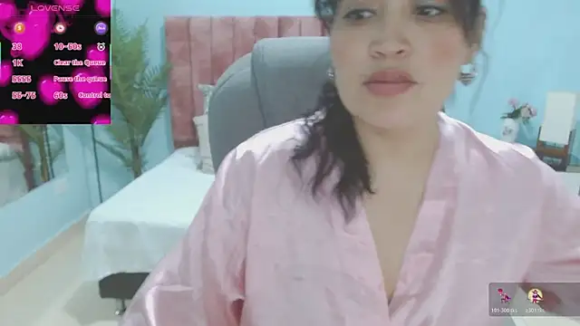 sophia hadid online show from December 2, 2025, 8:21 pm