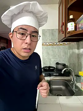 andrewmhilton  online show from December 5, 2025, 5:55 pm