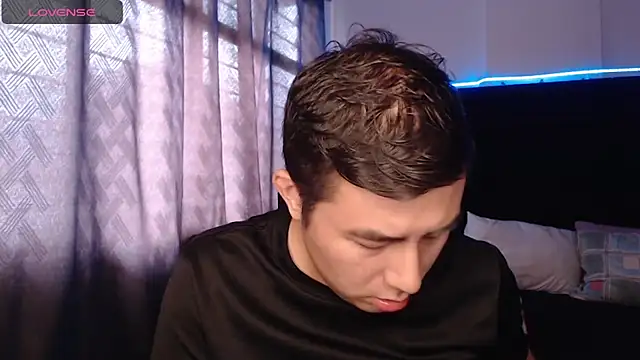 andrewmhilton  online show from September 16, 2025, 9:27 pm