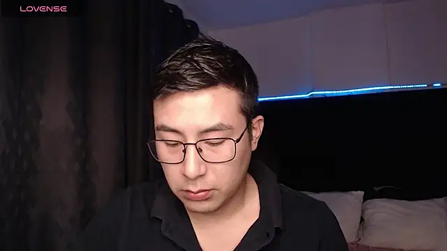 andrewmhilton  online show from February 12, 2026, 12:32 am