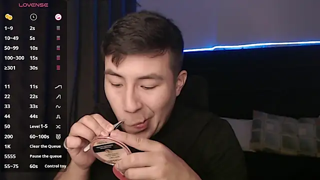 andrewmhilton  online show from September 19, 2025, 6:17 am