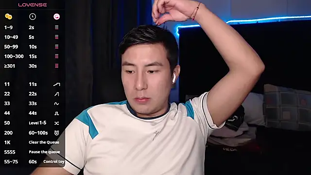 andrewmhilton  online show from September 16, 2025, 5:19 am