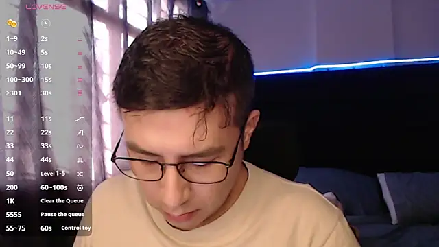 andrewmhilton  online show from September 24, 2025, 10:05 pm