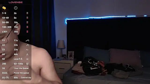 andrewmhilton  online show from October 19, 2025, 5:32 am