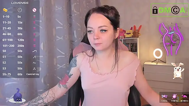 Snapshot of AnnyHoney_ chatting on October 14, 2025, 9:10 am AnnyHoney online show from October 14, 2025, 9:10 am