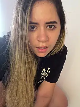 Snapshot of Ana_lee13 chatting on December 31, 2024, 12:15 pm Ana lee13 online show from December 31, 2024, 12:15 pm