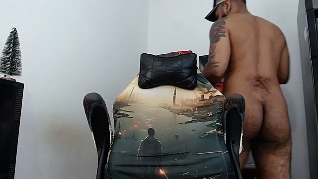 Snapshot of Damian64420 chatting on December 15, 2025, 4:18 am Damian64420 online show from December 15, 2025, 4:18 am