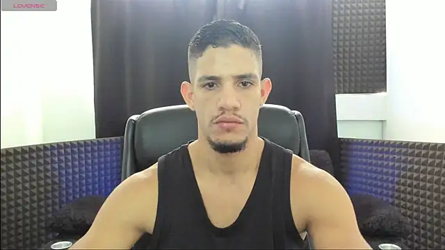 jhonnysnow17 online show from June 1, 2026, 5:56 pm