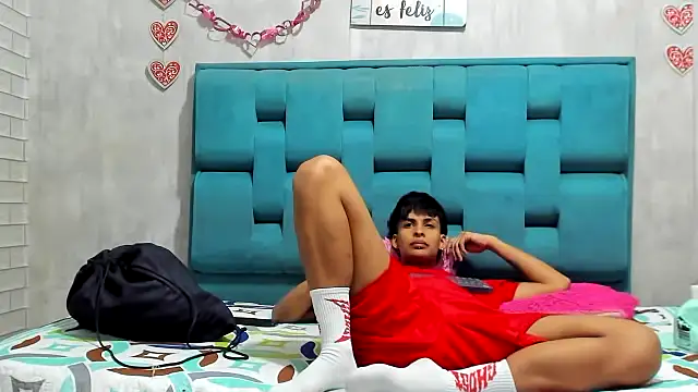 chicamir22 online show from November 24, 2025, 7:47 pm