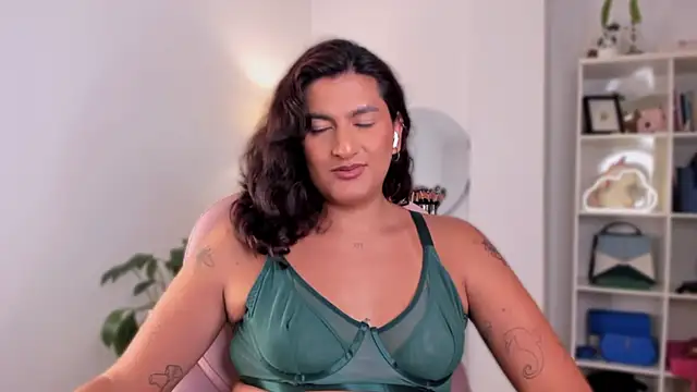 Snapshot of ari_artis chatting on February 13, 2025, 4:43 am ari artis online show from February 13, 2025, 4:43 am