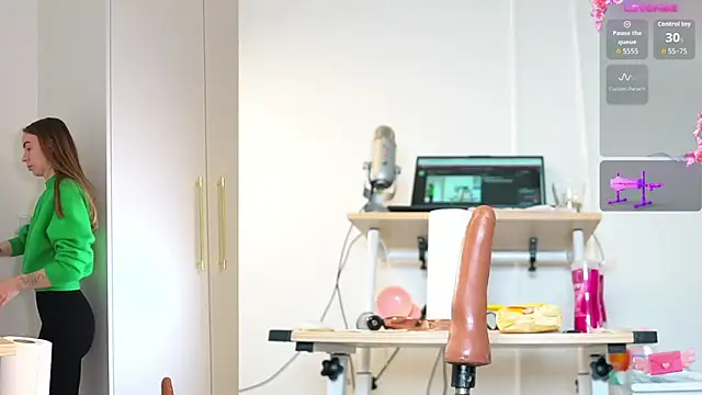 Snapshot of Miss69Ri99 chatting on October 15, 2025, 10:56 am Miss69Ri99 online show from October 15, 2025, 10:56 am