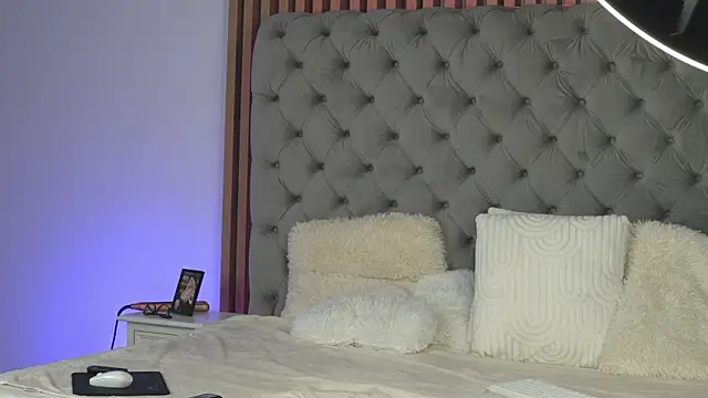 Snapshot of TiffanyMaze chatting on April 29, 2026, 4:05 am TiffanyMaze online show from April 29, 2026, 4:05 am