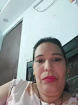 Snapshot of Poojabhabi101 chatting on June 12, 2026, 6:33 am Poojabhabi101 online show from June 12, 2026, 6:33 am