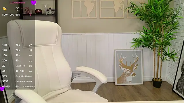 Snapshot of SelineSole chatting on December 2, 2025, 5:03 pm SelineSole online show from December 2, 2025, 5:03 pm