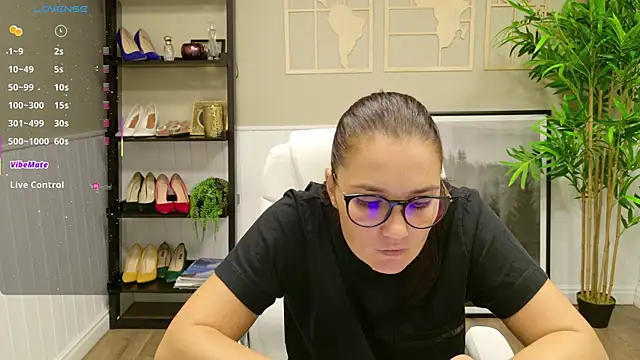 Snapshot of SelineSole chatting on September 25, 2025, 3:07 pm SelineSole online show from September 25, 2025, 3:07 pm