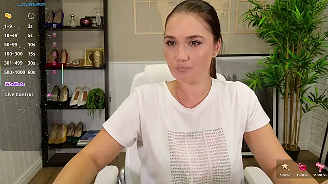 Snapshot of SelineSole chatting on September 16, 2025, 3:46 pm SelineSole online show from September 16, 2025, 3:46 pm