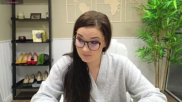 Snapshot of SelineSole chatting on March 3, 2025, 4:36 pm SelineSole online show from March 3, 2025, 4:36 pm