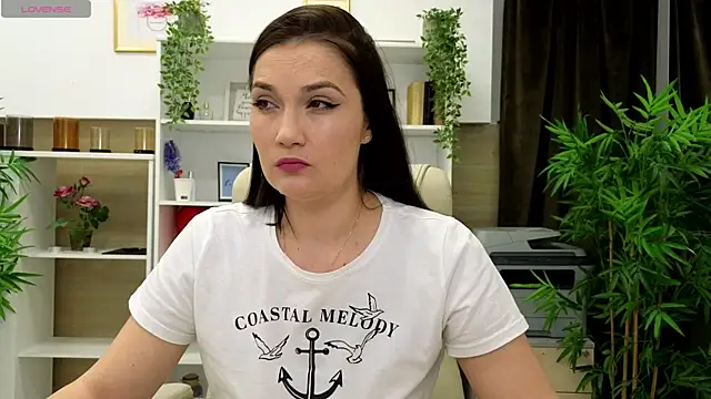 Snapshot of SelineSole chatting on March 9, 2025, 4:00 pm SelineSole online show from March 9, 2025, 4:00 pm