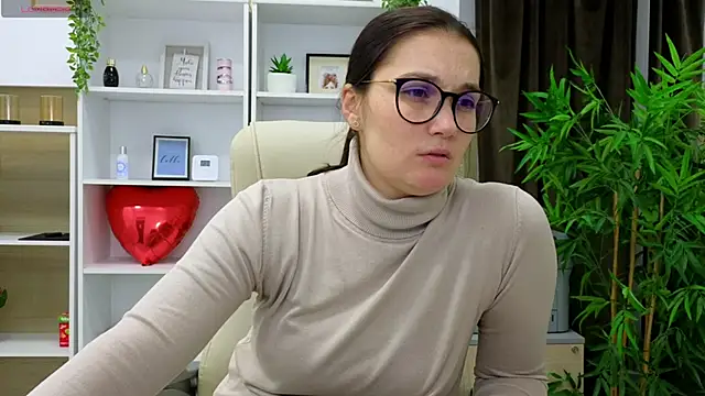 Snapshot of SelineSole chatting on February 13, 2025, 5:33 pm SelineSole online show from February 13, 2025, 5:33 pm