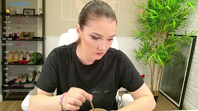 Snapshot of SelineSole chatting on March 12, 2025, 5:17 pm SelineSole online show from March 12, 2025, 5:17 pm