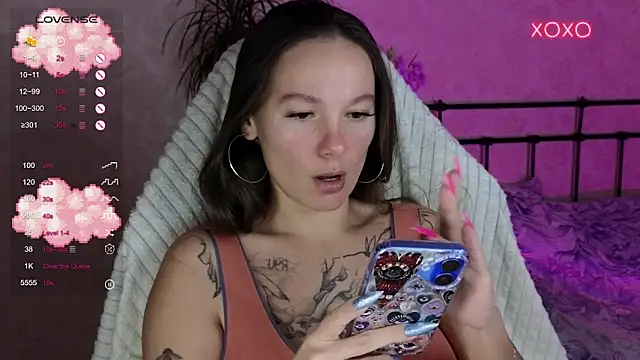 lil luna x online show from December 2, 2025, 1:24 pm