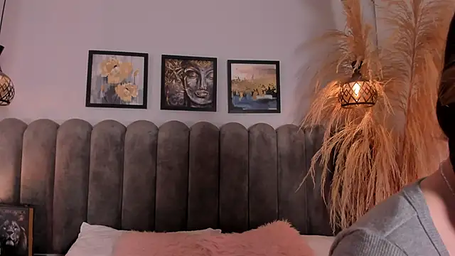 cute  cherry  online show from April 17, 2026, 8:33 pm