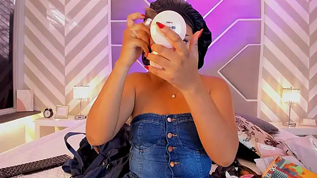 Snapshot of Aluna_sweet chatting on October 29, 2025, 8:30 pm Aluna sweet online show from October 29, 2025, 8:30 pm