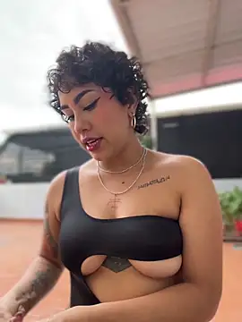 Snapshot of ZahaRoseee chatting on February 28, 2026, 10:42 pm ZahaRoseee online show from February 28, 2026, 10:42 pm