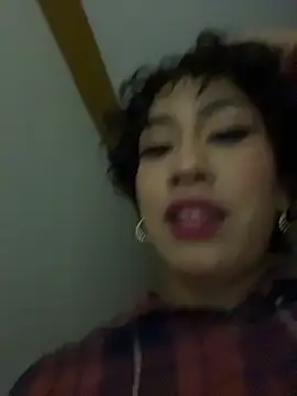 ZahaRoseee online show from May 6, 2026, 4:05 am