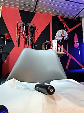 Snapshot of mal_x chatting on September 30, 2025, 2:01 pm mal x online show from September 30, 2025, 2:01 pm