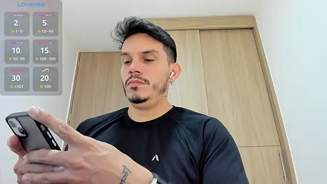 Snapshot of alejandro_stark chatting on October 28, 2025, 3:55 pm alejandro stark online show from October 28, 2025, 3:55 pm