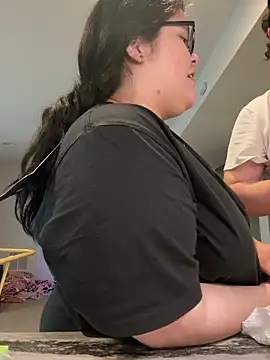 LiverandBrat77 online show from April 22, 2026, 4:47 pm