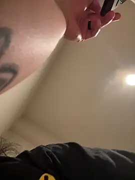 LiverandBrat77 online show from April 26, 2026, 1:03 am