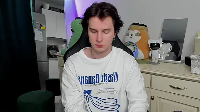 Vincent Strong online show from April 19, 2026, 9:21 am