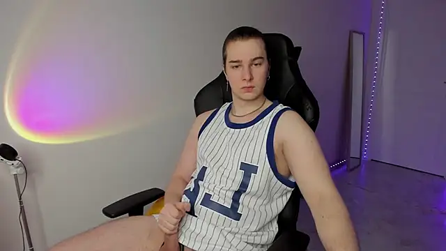 Vincent Strong online show from March 22, 2025, 1:32 am