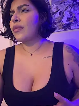 Snapshot of GigiiStone chatting on November 9, 2025, 10:03 pm GigiiStone online show from November 9, 2025, 10:03 pm