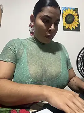 Snapshot of GigiiStone chatting on December 2, 2025, 10:55 pm GigiiStone online show from December 2, 2025, 10:55 pm