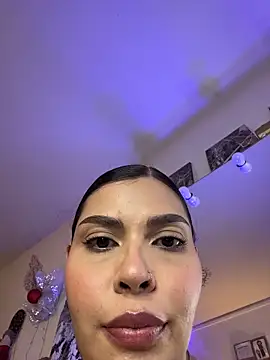 Snapshot of GigiiStone chatting on December 17, 2025, 9:53 pm GigiiStone online show from December 17, 2025, 9:53 pm