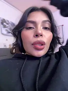 Snapshot of GigiiStone chatting on February 5, 2025, 10:33 pm GigiiStone online show from February 5, 2025, 10:33 pm